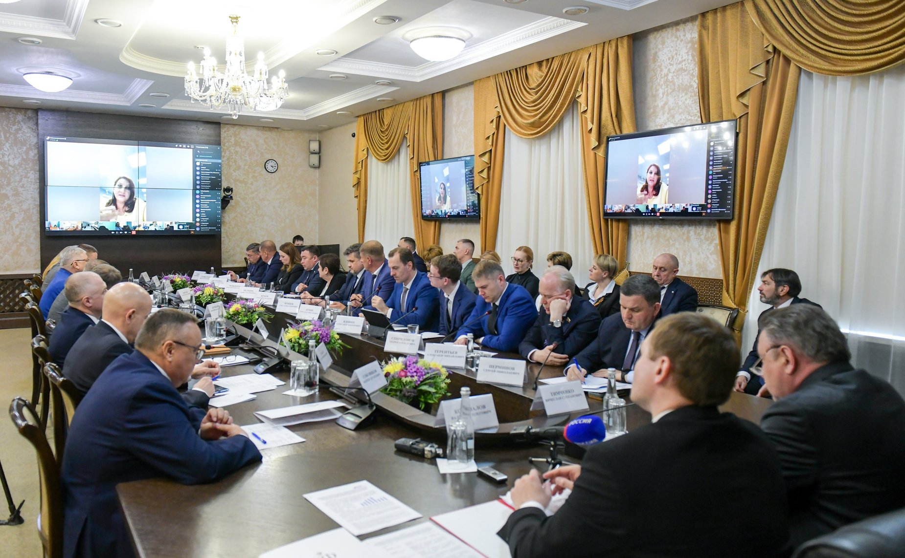 Вячеслав Тимченко провел расширенное заседание по вопросам контрольно-надзорной деятельности в Республике Хакасия