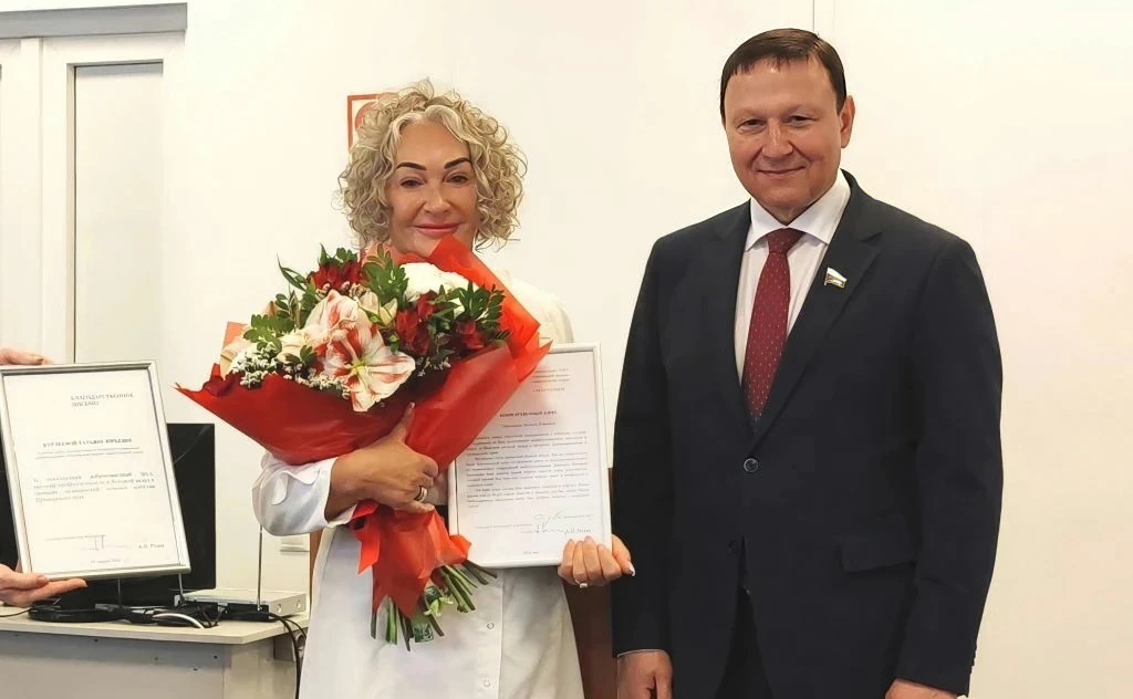 Александр Ролик обсудил в Приморье реализацию законодательных изменений, направленных на увеличение рождаемости, поддержку семей с детьми