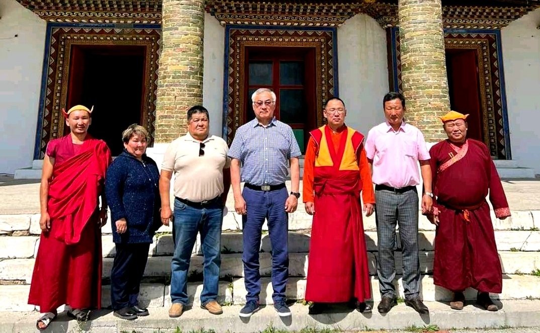 Баир Жамсуев в ходе поездки в регион посетил один из старейших и крупнейших буддийских храмов (дацанов) России — Цугольский дацан «Даши Чойпэллинг»