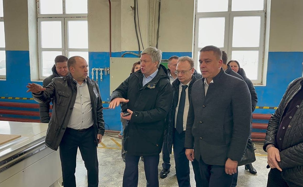 Айрат Гибатдинов встретился с предпринимателями, педагогическими коллективами, проверил ход строительства физкультурно-оздоровительного комплекса в ходе поездки в регион