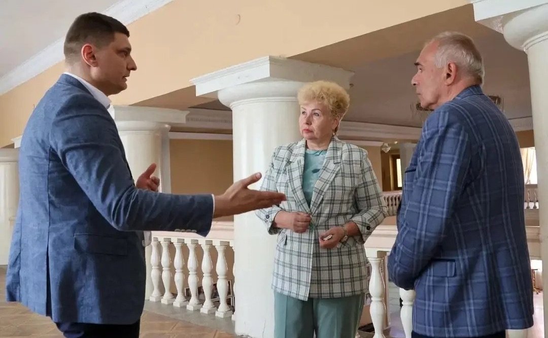 Ольга Бас посетила Луганский академический музыкально-драматический театр имени М. Голубовича