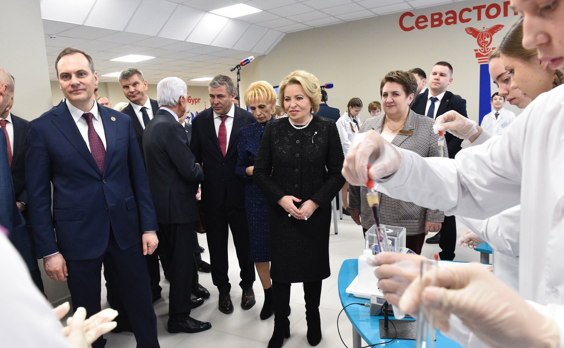 Валентина Матвиенко побывала в Центре образования № 15 «Высота» и Республиканском онкологическом диспансере