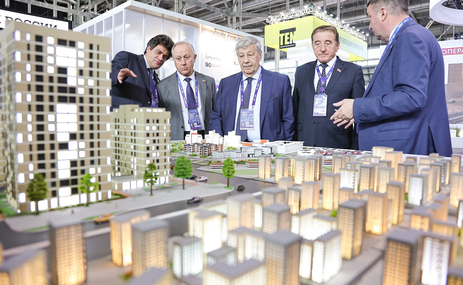 Сенаторы РФ посетили выставку 100+ TechnoBuild