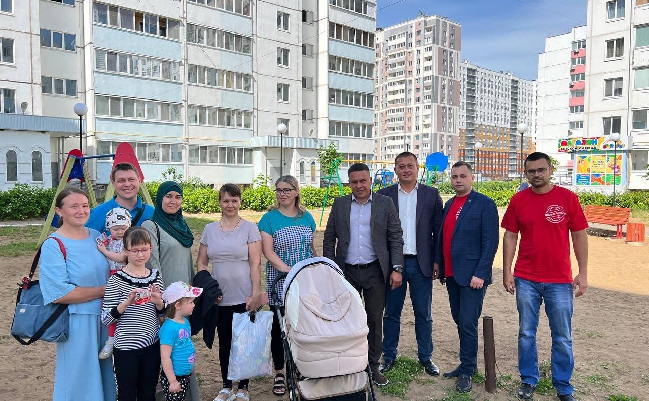 Айрат Гибатдинов встретился с семьями, оказавшимися в сложной жизненной ситуации и посетил школу-интернат для детей с особенностями в развитии
