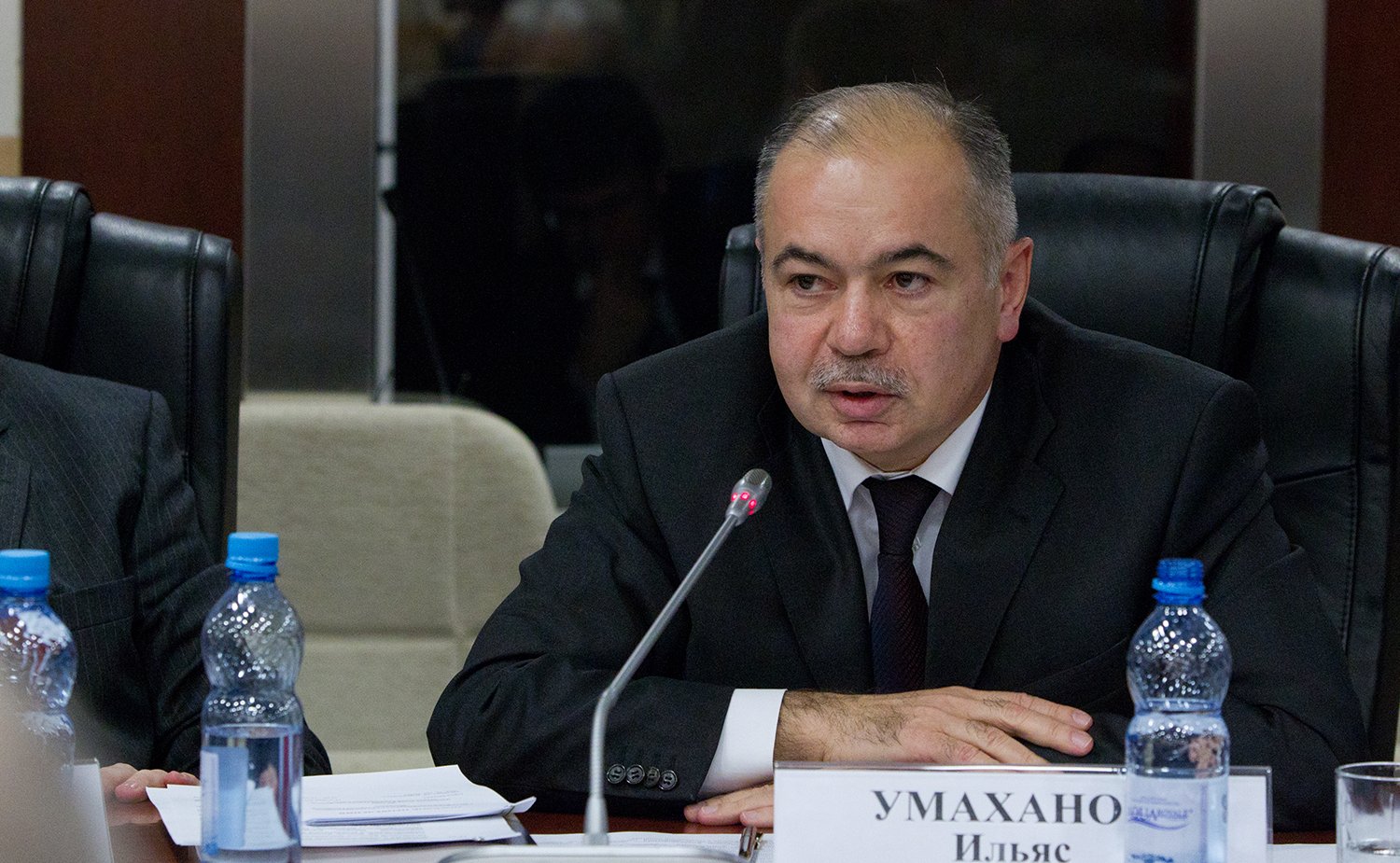 Модератор дискуссии на заседании Интеграционного клуба при Председателе СФ - заместитель Председателя СФ Ильяс Умаханов