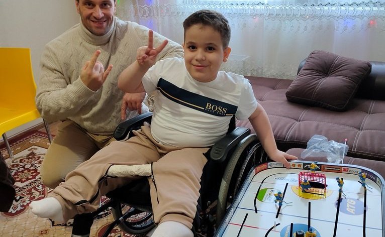 Эдуард Исаков в рамках Всероссийской акции «Ёлка желаний» вручил подарки детям в Ханты-Мансийском автономном округе — Югре