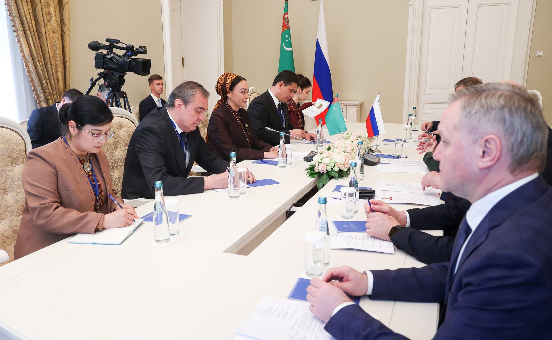 Валентина Матвиенко провела встречу с Председателем Меджлиса Туркменистана Дуньягозель Гулмановой