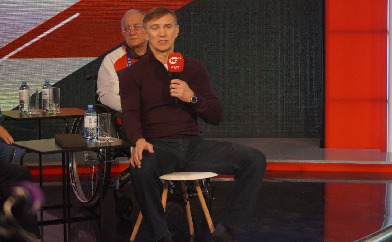 Александр Брыксин и сенатор от Ханты-Мансийского автономного округа – Югры Эдуард Исаков приняли участие в торжественной церемонии награждения победителей Зимних Игр Паралимпийцев «Мы Вместе. Спорт» по биатлону