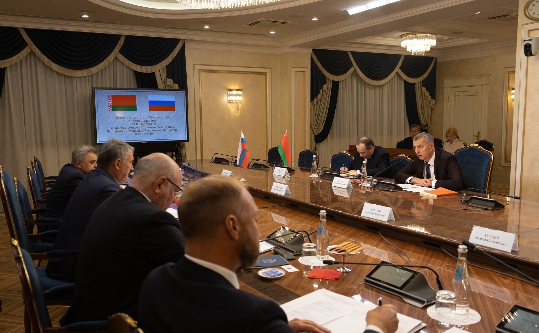 Встреча заместителя Председателя СФ Юрия Воробьева с Чрезвычайным и Полномочным Послом Республики Беларусь в РФ