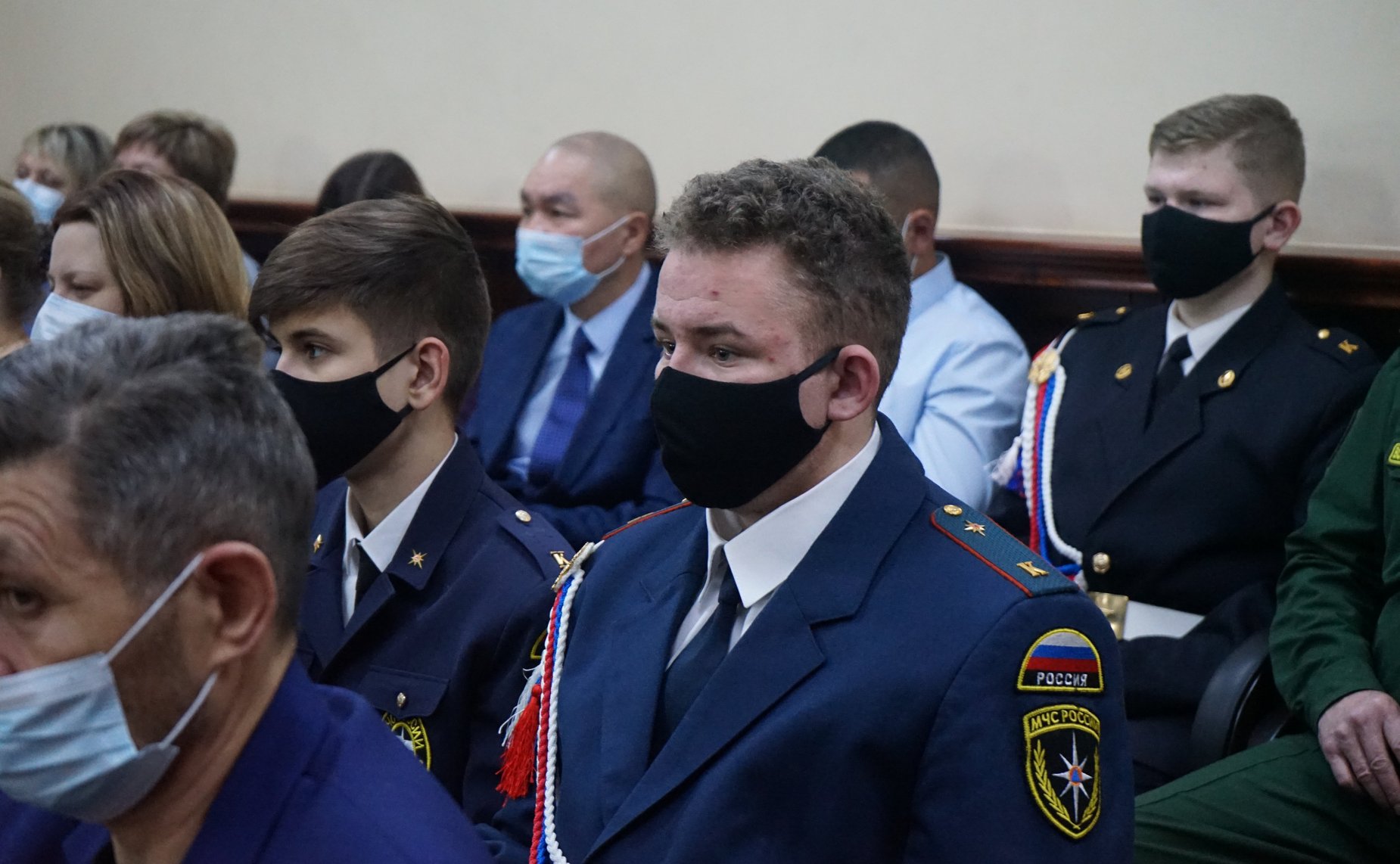 Владимир Полетаев вручил ребятам из Республики Алтай медали Совета Федерации «За проявленное мужество»