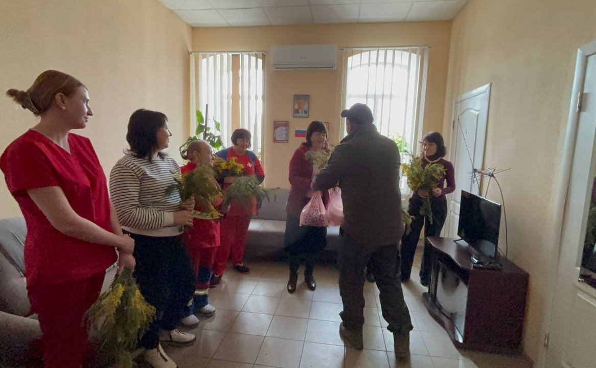 Игорь Кастюкевич поздравил коллектив станции скорой помощи в Херсонской области с наступающим 8 марта