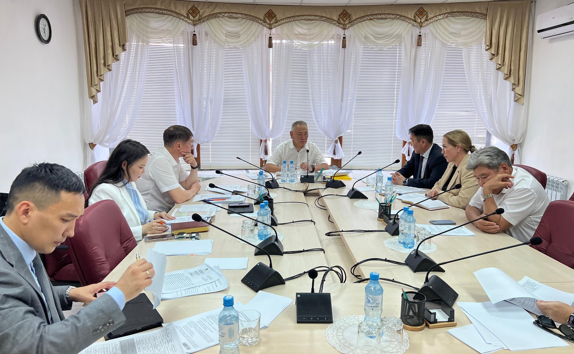 Сахамин Афанасьев провел в якутском парламенте рабочее совещание по вопросу инвентаризации и передачи неиспользуемого федерального имущества, находящегося в неудовлетворительном состоянии на территории Республики Саха (Якутия)