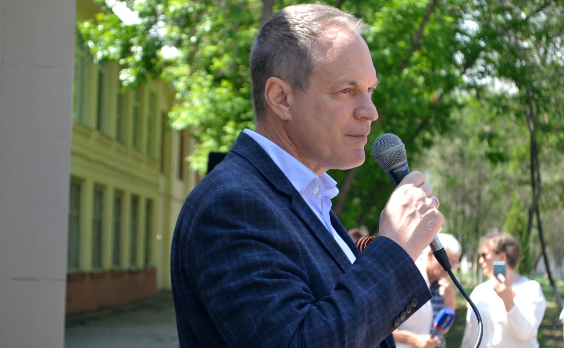 Александр Башкин принял участие в торжественной церемонии вступления в «Юнармию» учеников одной из школ Астрахани