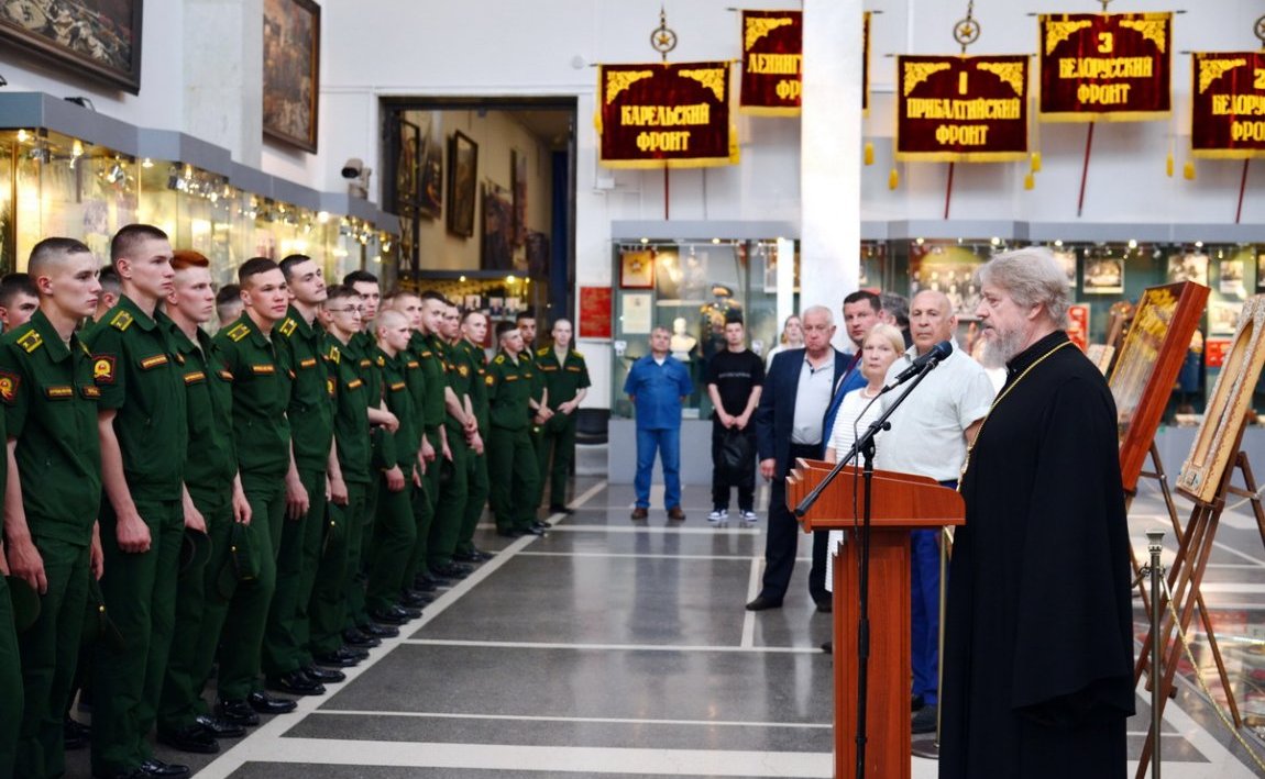 По инициативе Сергея Колбина была организована выставка «Небесные покровители Армии и Флота России»