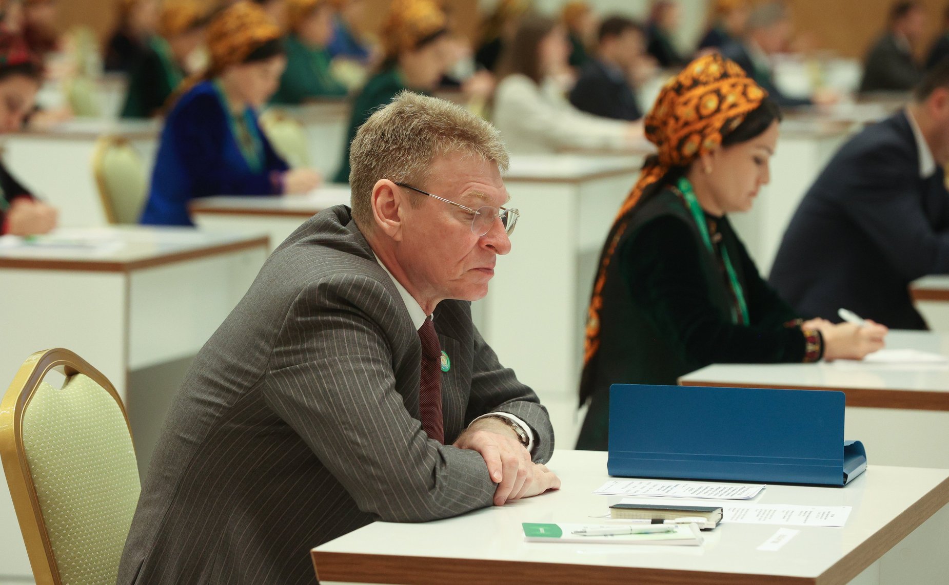 Пленарное заседание первого Диалога женщин стран Центральной Азии и России