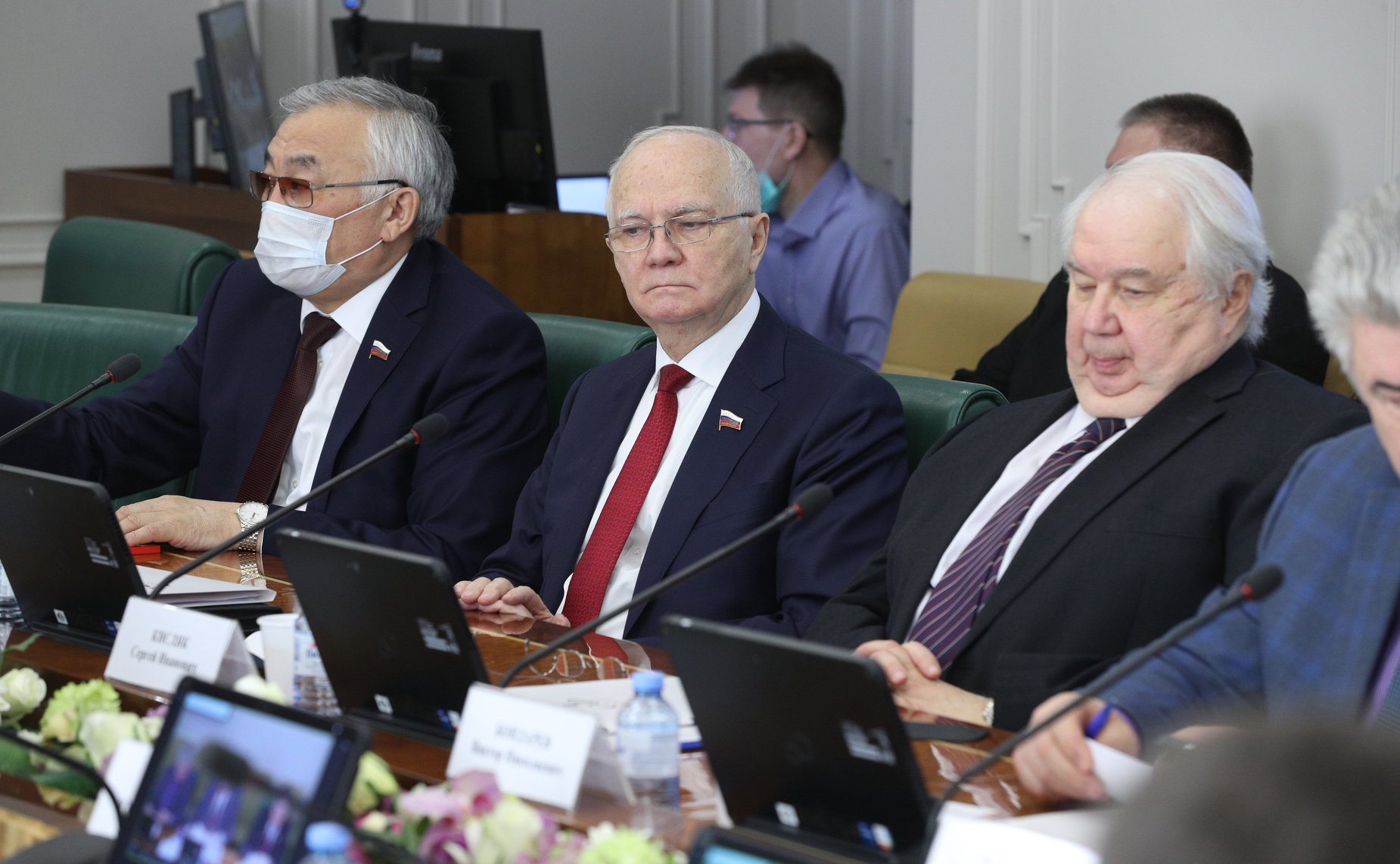 «Круглый стол» на тему «Международное сотрудничество в борьбе с глобальными вызовами и угрозами, включая кризис системы контроля над вооружениями»