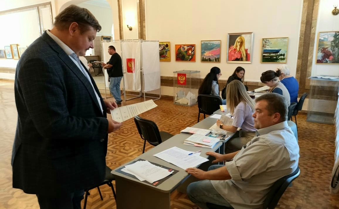 Сергей Колбин посетил в Севастополе участки для голосования на референдуме для жителей ДНР, ЛНР, Запорожской и Херсонской областей