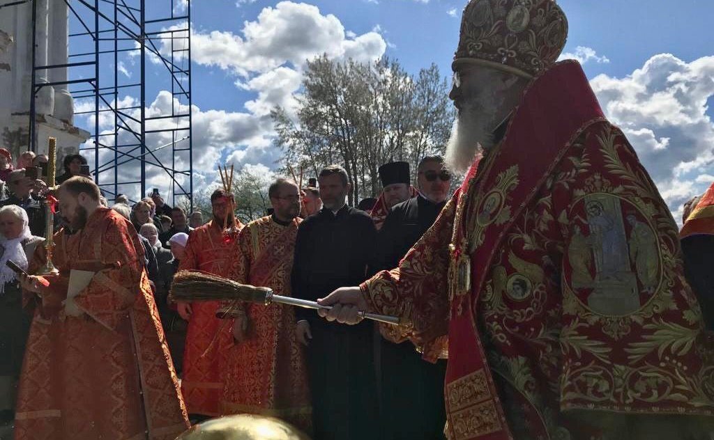 Сергей Перминов присутствовал при водружении креста на возрождаемый храм Святой Живоначальной Троицы в Иссад