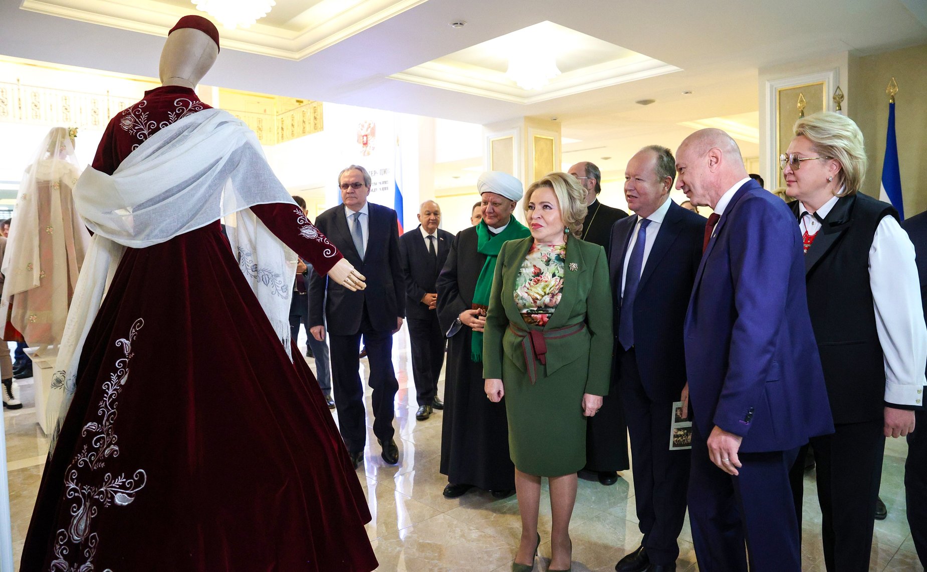 В Совете Федерации открылась выставка «Традиционные женские образы России»