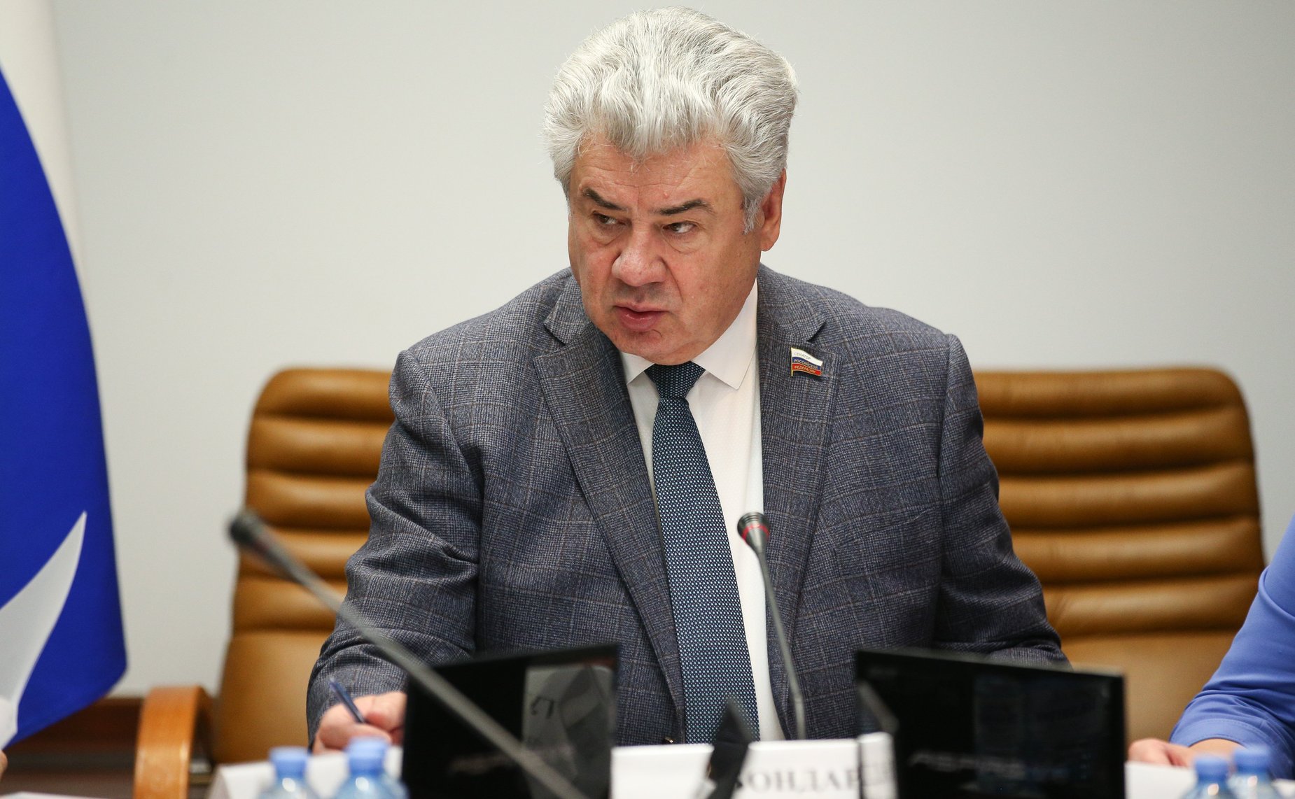 Виктор Бондарев