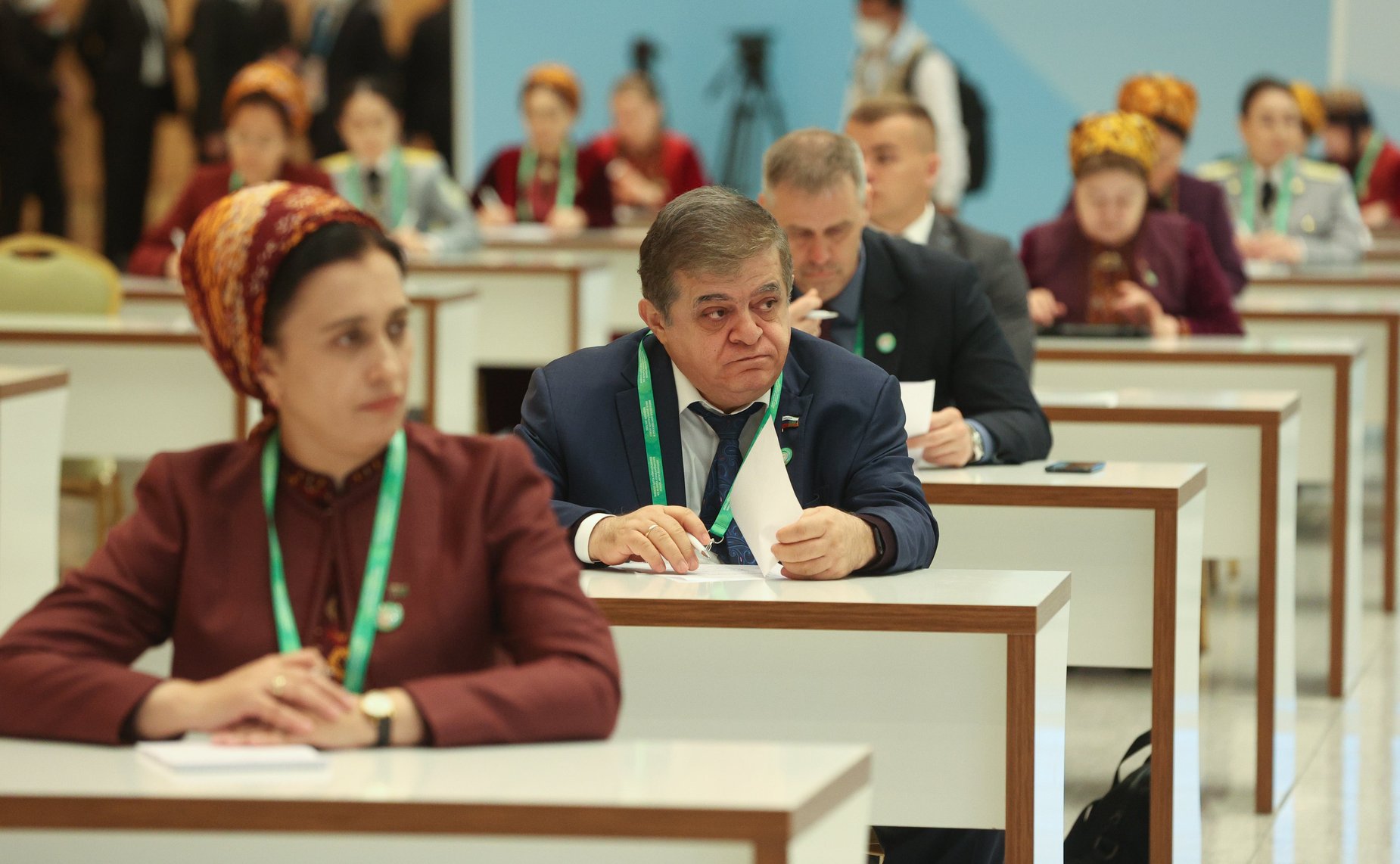 Пленарное заседание первого Диалога женщин стран Центральной Азии и России