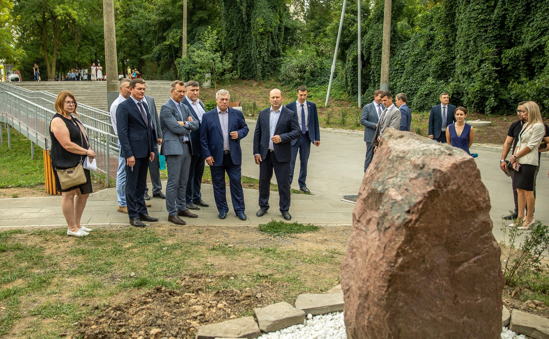 Андрей Яцкин в ходе рабочей поездки в регион посетил город Таганрог и осмотрел объекты городской среды