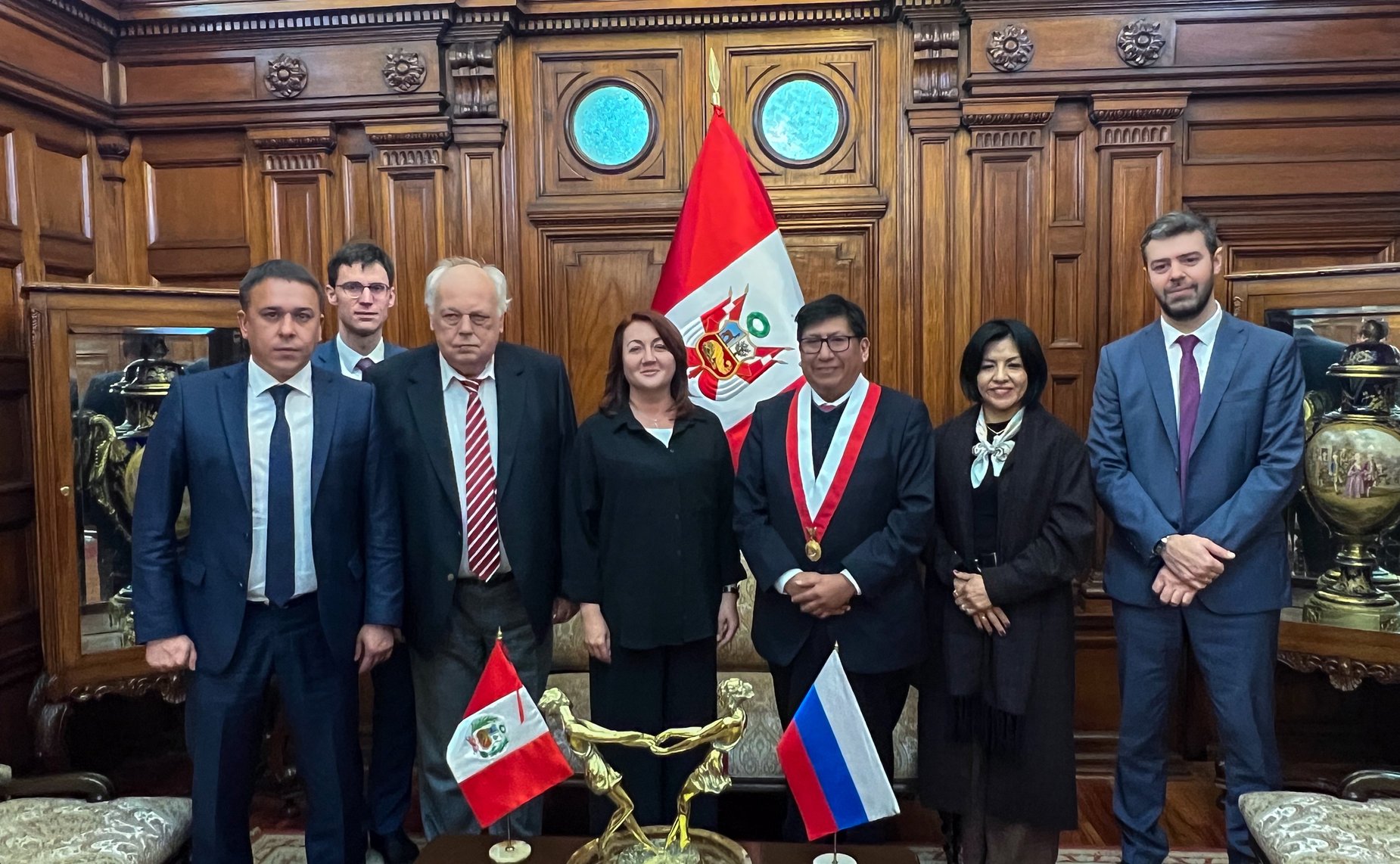 Сенаторы РФ встретились со вторым заместителем Председателя Конгресса Республики Перу Вальдемаром Серроном Рохасом