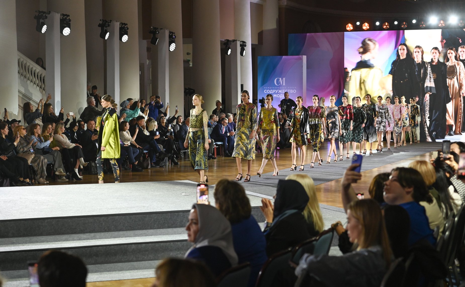 Модное шоу российских дизайнеров. III международный форум «Содружество моды»