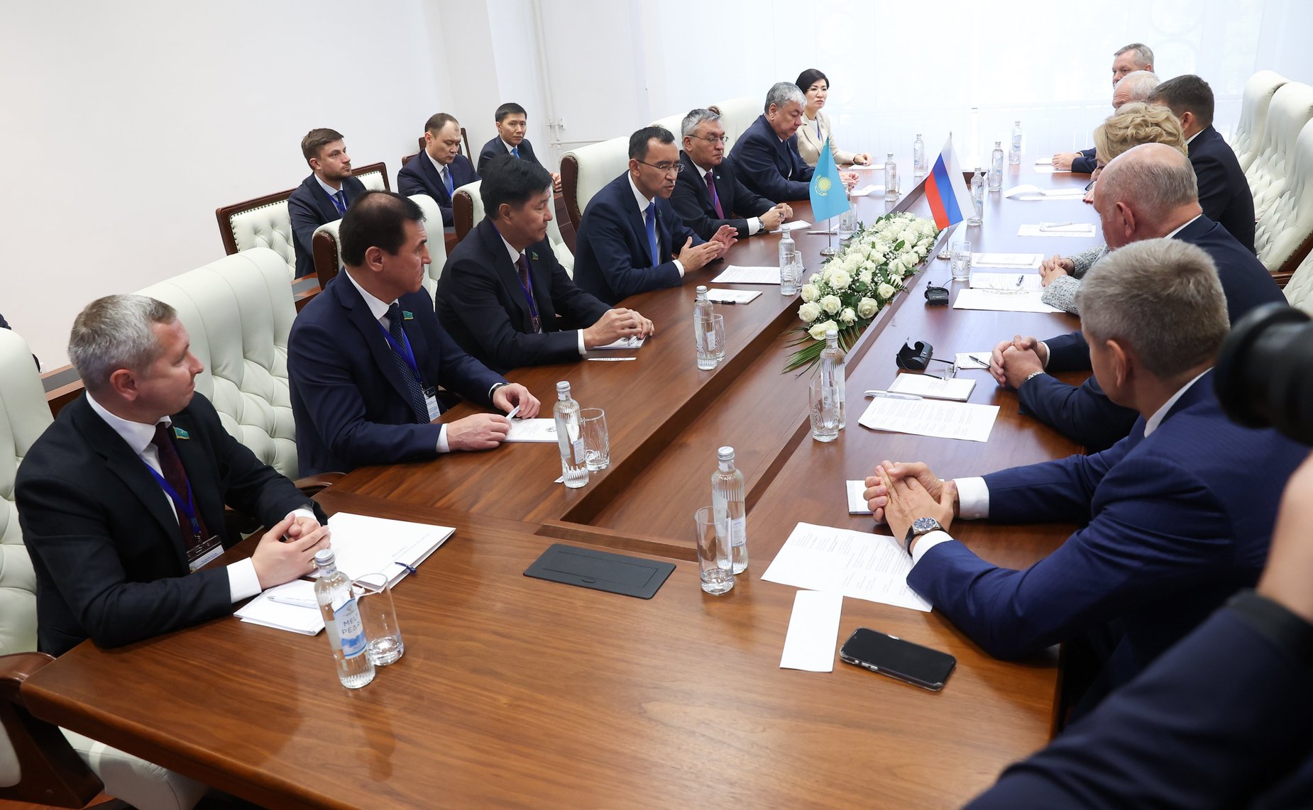 Валентина Матвиенко провела встречу с Председателем Сената Парламента Республики Казахстан Мауленом Ашимбаевым