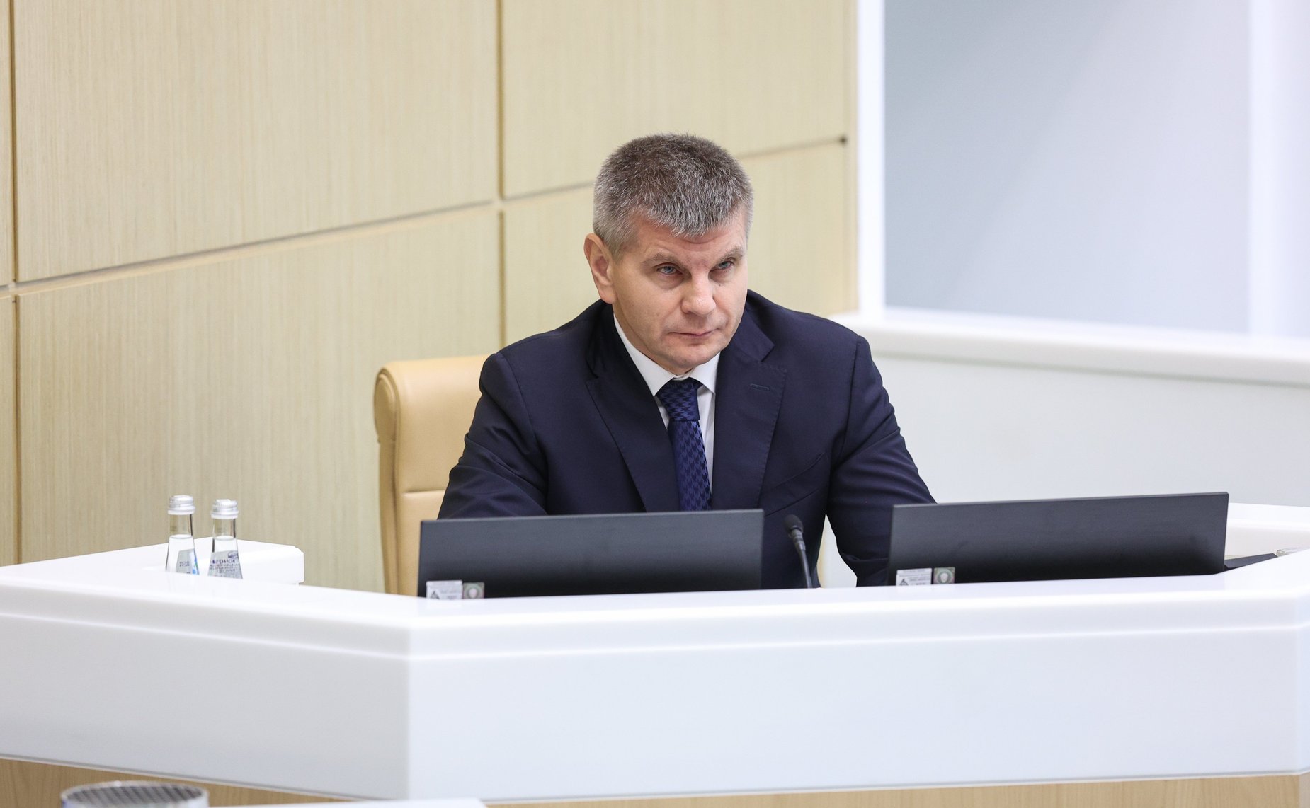 Геннадий Голов