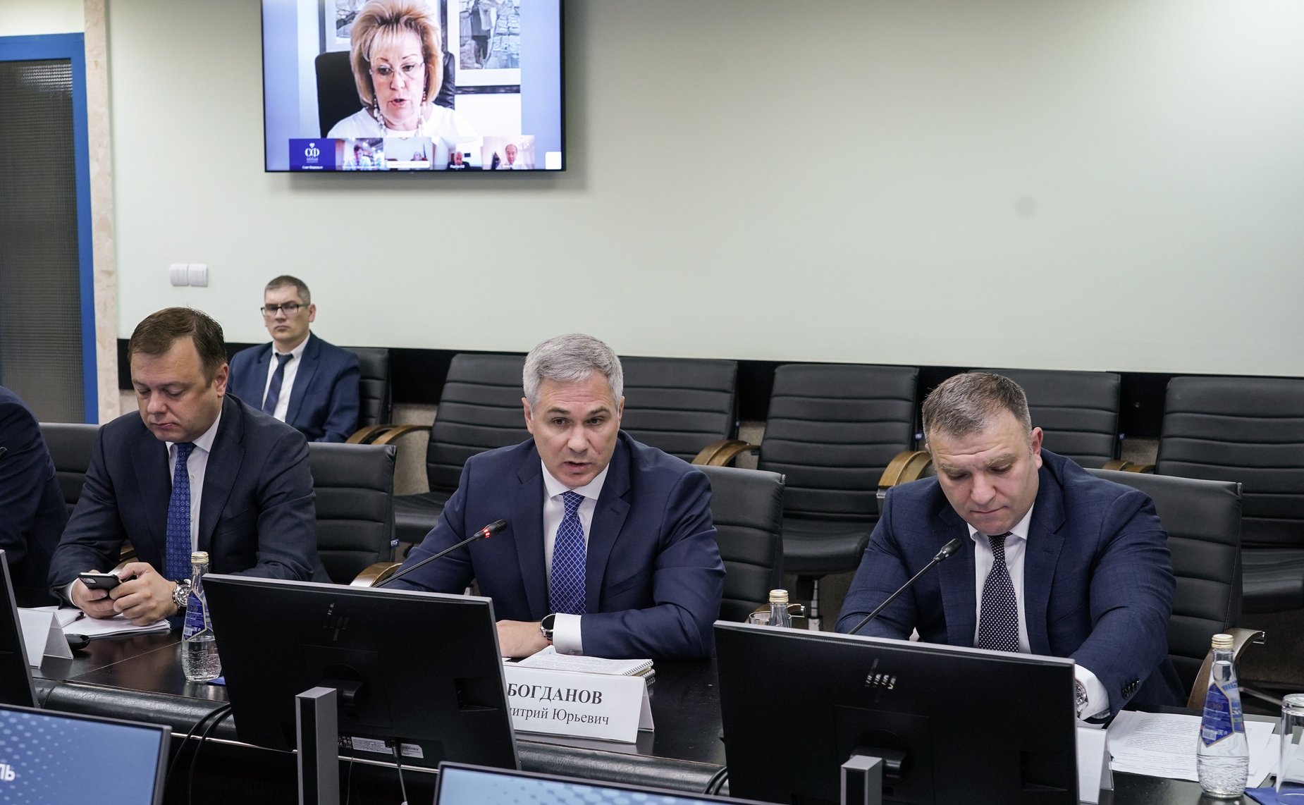 В Самарской области состоялись парламентские слушания «О мерах по созданию производства высоколокализованной конкурентоспособной продукции автомобильной отрасли» (фото Газета «Волжская коммуна»)
