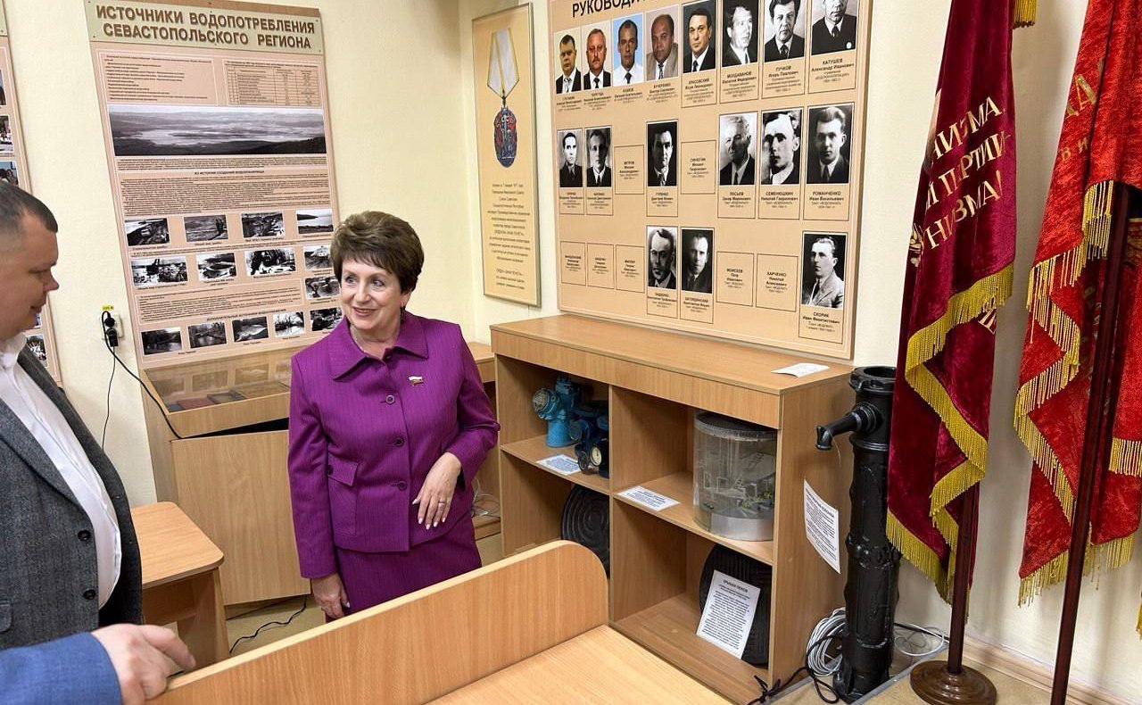 Екатерина Алтабаева от имени Председателя СФ Валентины Матвиенко вручила коллективу ГУП «Водоканал» Почетную грамоту верхней палаты Федерального Собрания за большой вклад в развитие жилищно-коммунального хозяйства