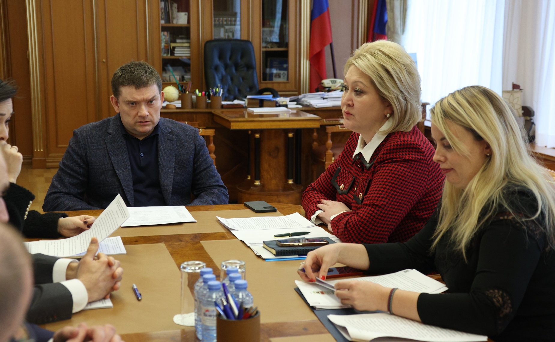 Заместитель Председателя СФ Николай Журавлев провел совещание по вопросу поддержки российских производителей, нацеленных на импортозамещение