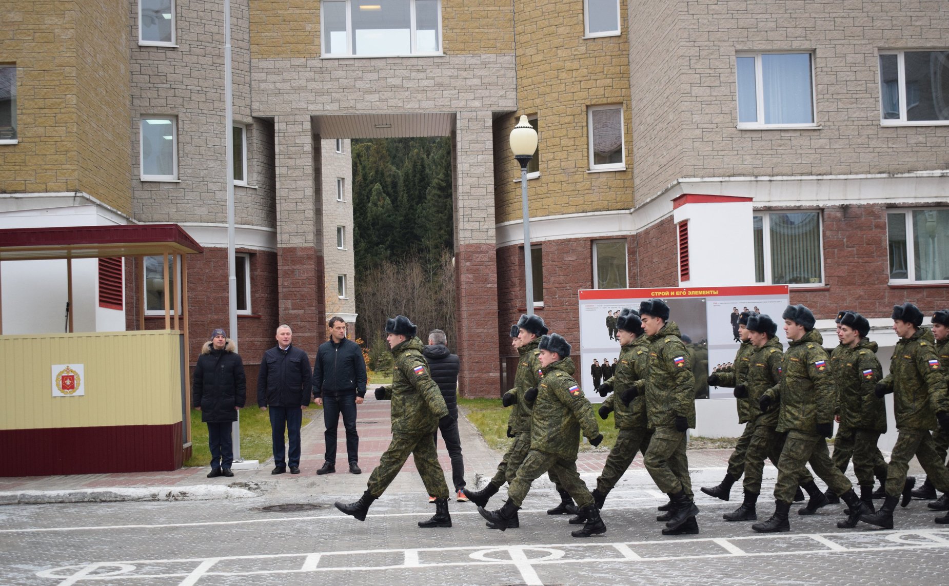Эдуард Исаков посетил Военный учебный центр при Югорском государственном университете