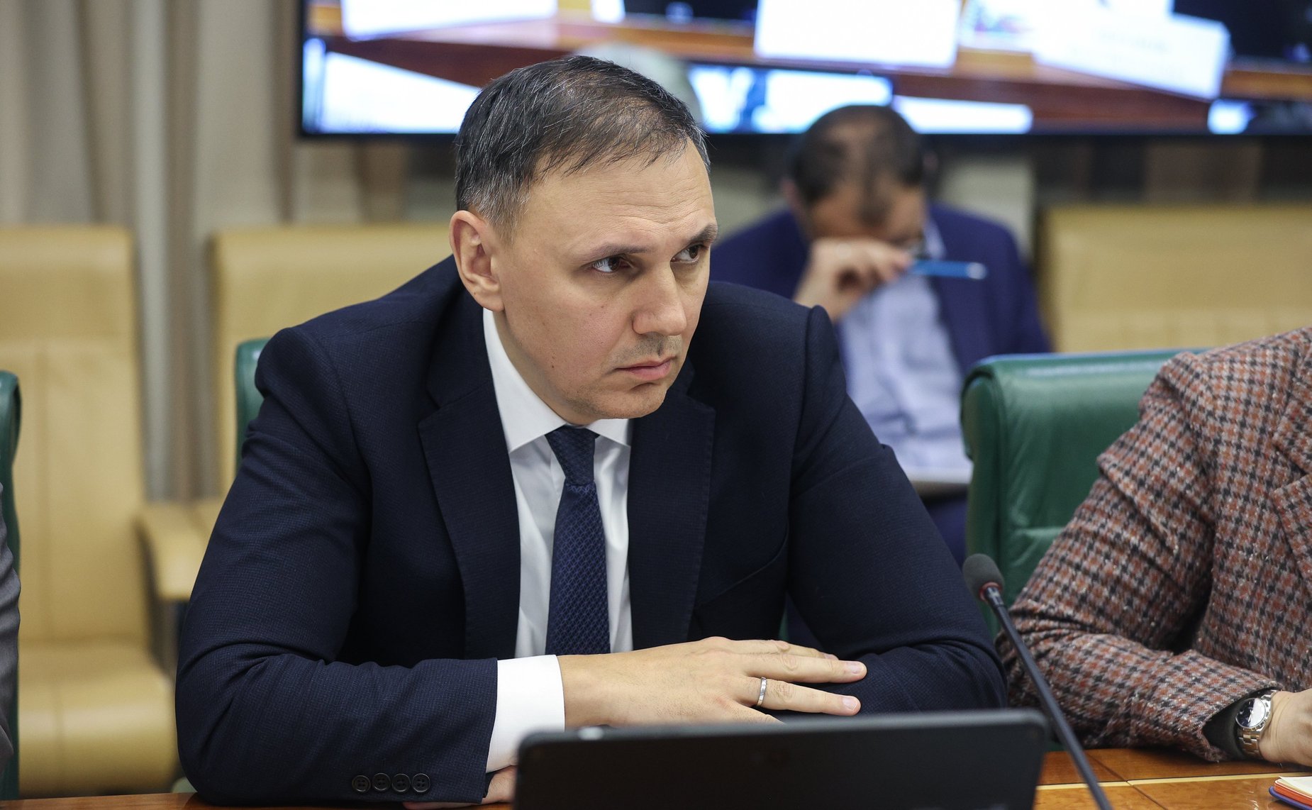 Заместитель Председателя Совета Федерации Николай Журавлев провел совещание по вопросам развития малого и среднего предпринимательства в стране