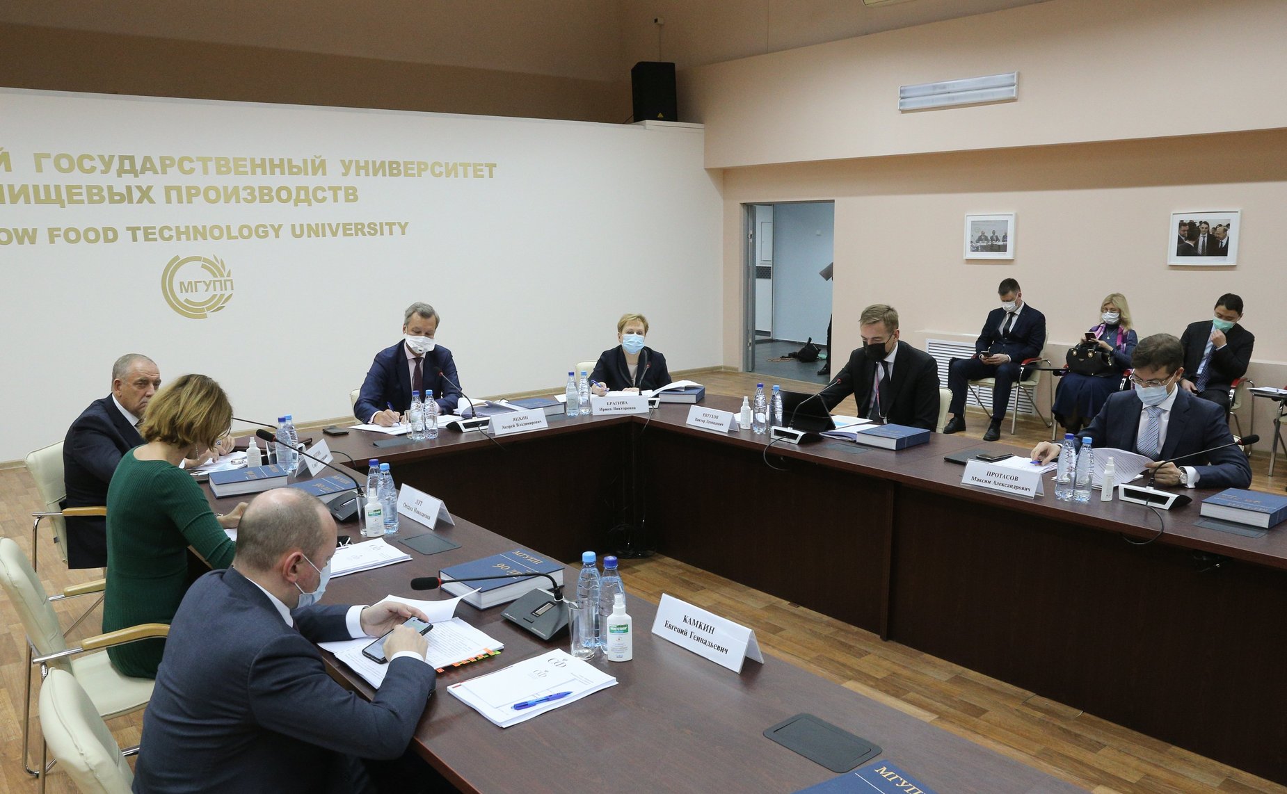 Парламентские слушания на тему «О мерах по противодействию незаконному обороту упакованной питьевой воды, включая природную минеральную воду»