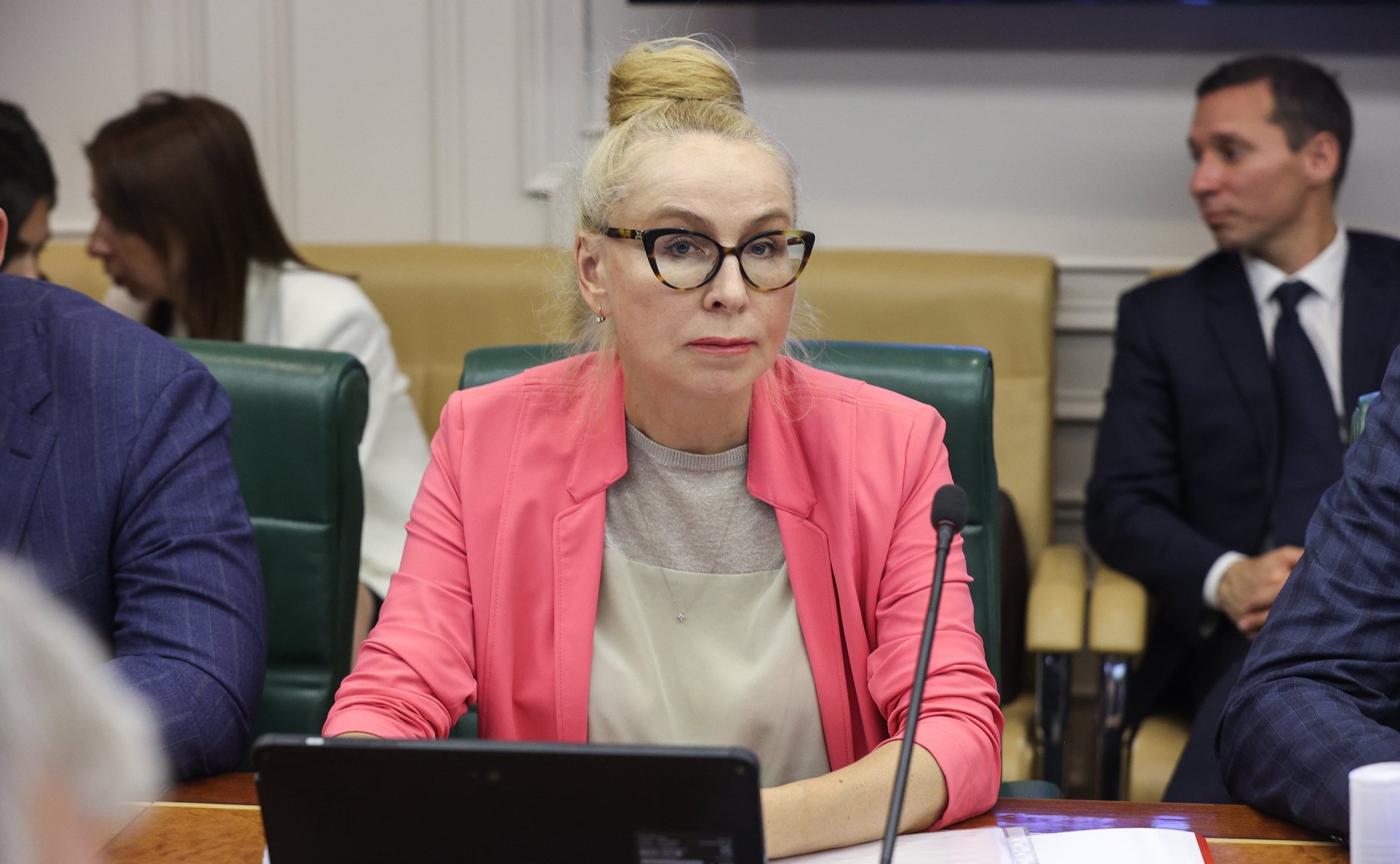 Круглый стол Комитета Совета Федерации по конституционному законодательству и государственному строительству на тему «Проблемы качества оказания юридических услуг: квалифицированное юридическое представительство и адвокатура. Пути взаимодействия»