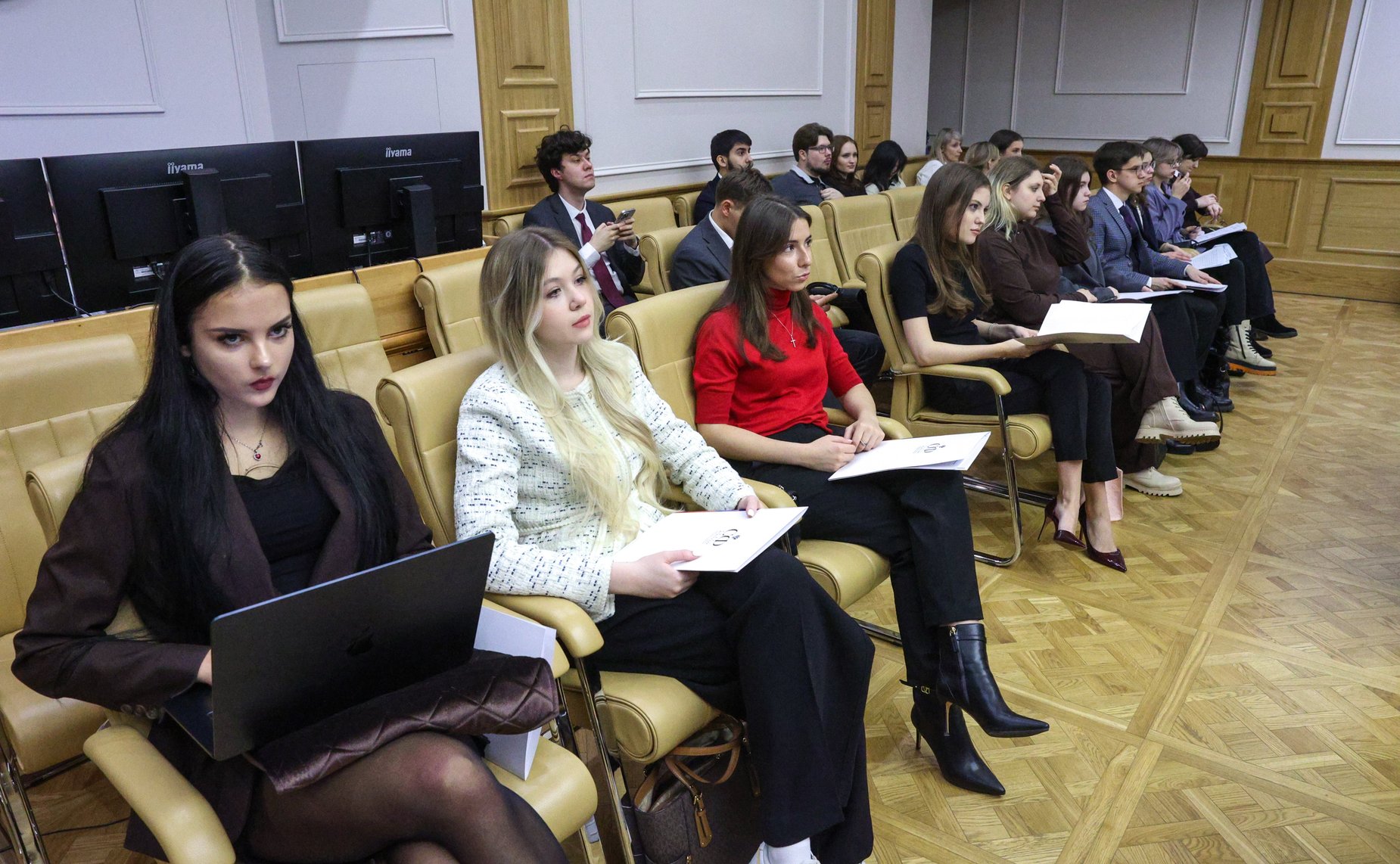 Круглый стол на тему «Особый порядок привлечения к административной ответственности судей и иных должностных лиц, выполняющих определенные государственные функции»