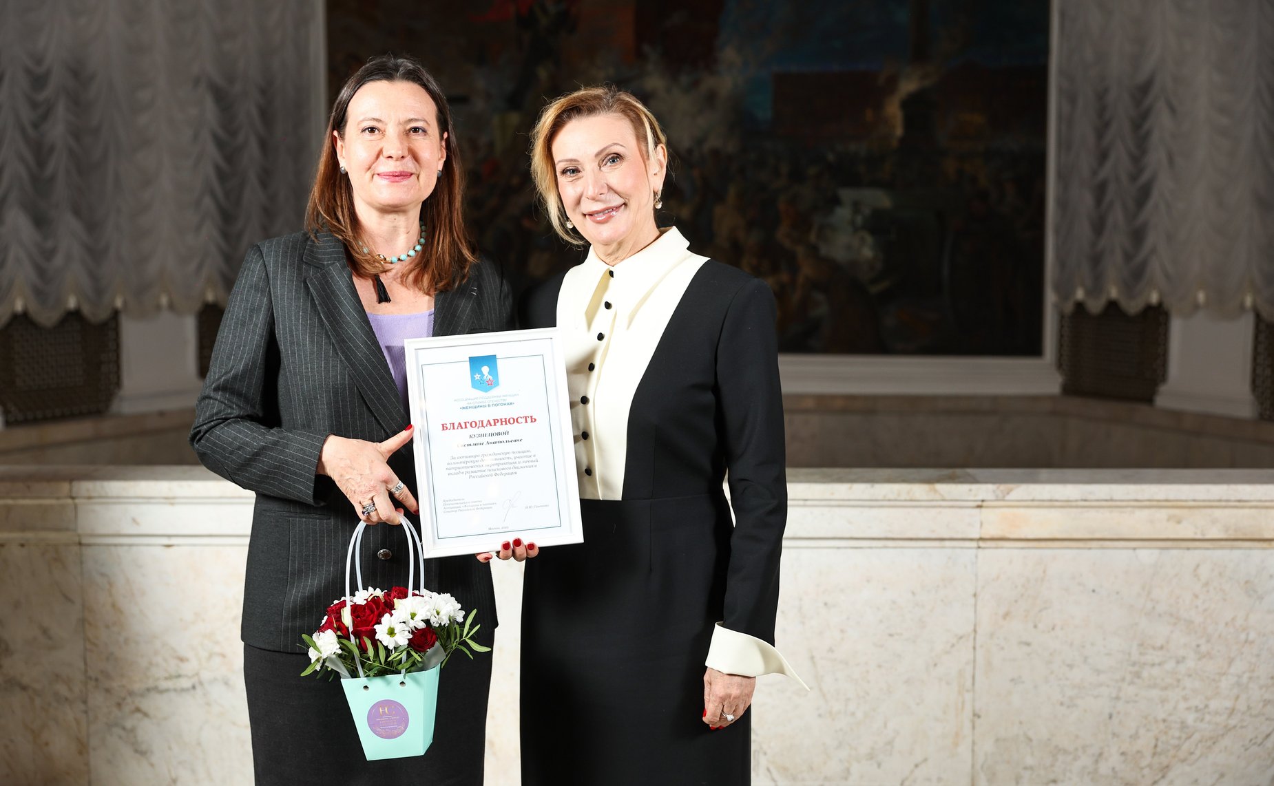 Заместитель Председателя Совета Федерации Инна Святенко приняла участие в церемонии награждения поисковиков, добровольцев и волонтеров, состоявшейся в Центральном академическом театре Российской Армии