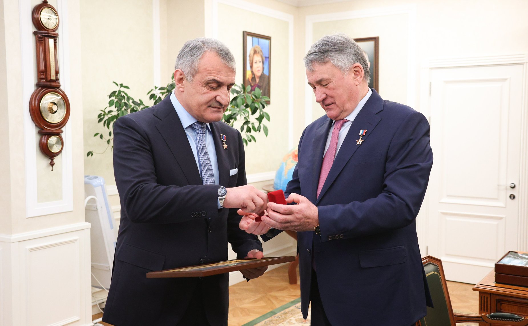 Встреча заместителя Председателя Совета Федерации Юрия Воробьева с ветераном СВО