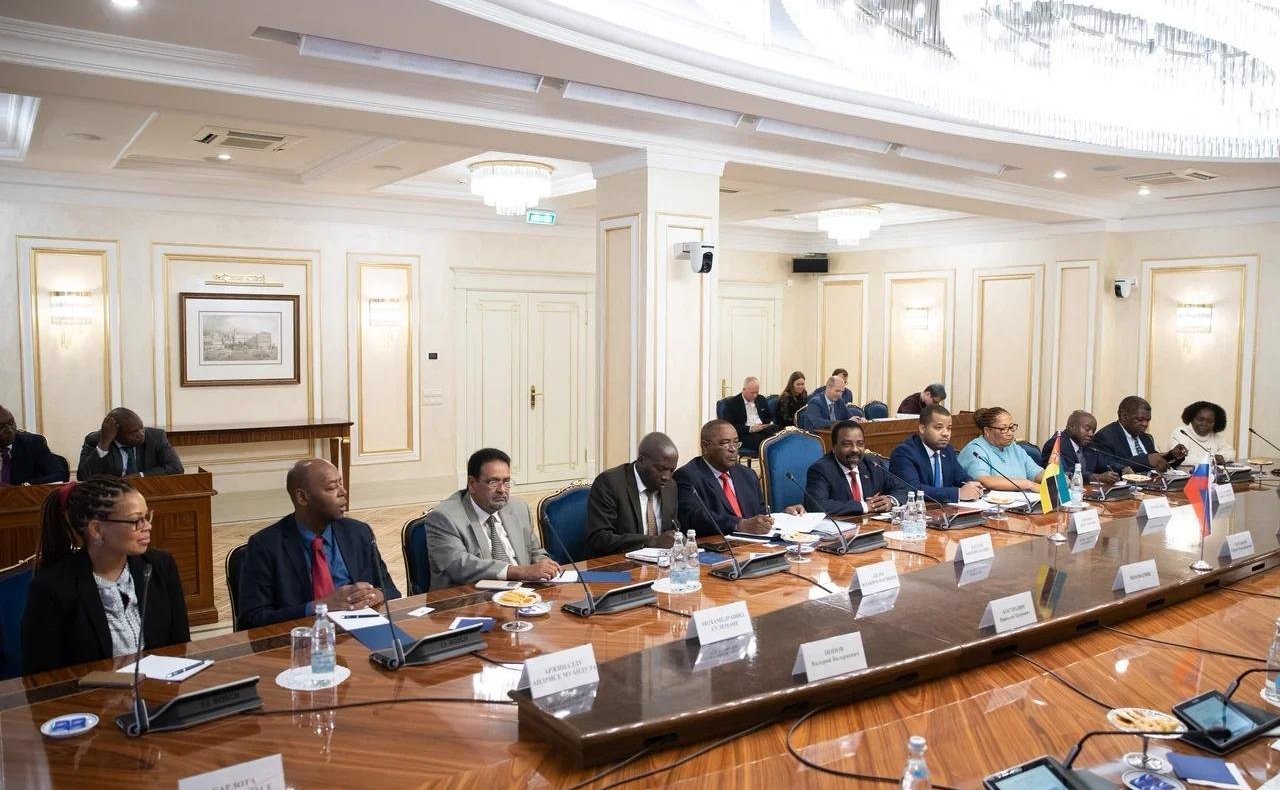 Встреча С. Мартынова с первым заместителем Председателя Ассамблеи Республики Мозамбик, Руководителем Административного совета Ассамблеи Антониу Жозе Амелией