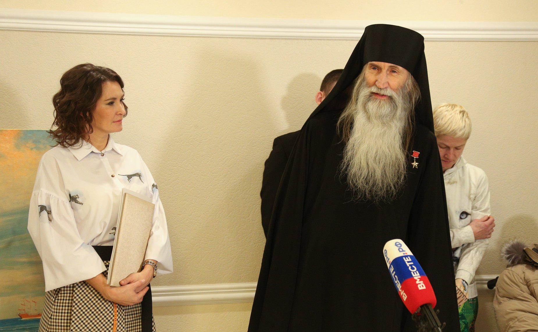 В преддверии Международного дня инвалидов в Совете Федерации открылась выставку картин «Россия – мир неограниченных возможностей»