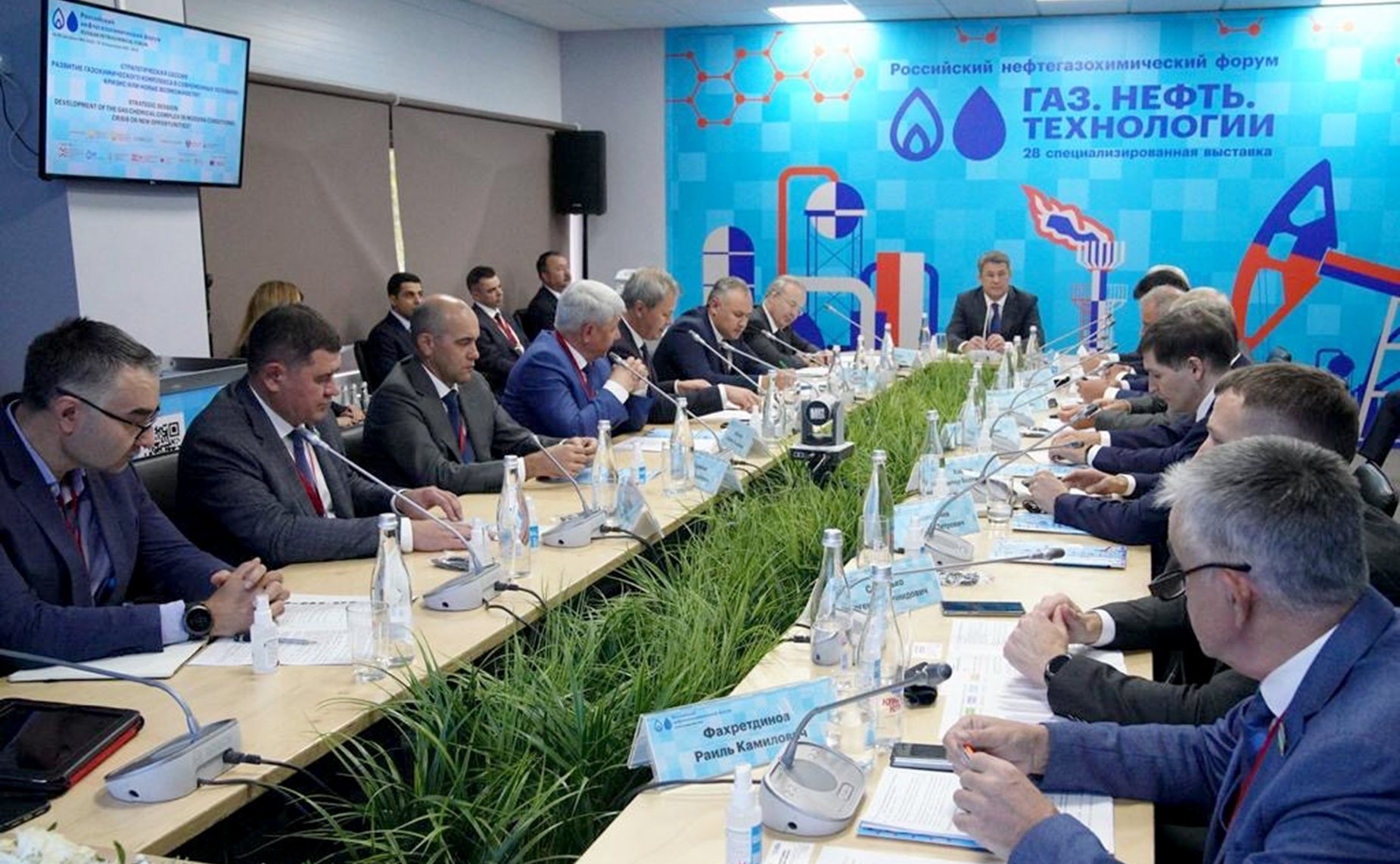 Ирек Ялалов принял участие в Российском нефтегазохимическом форуме и 28-й специализированной выставке «Газ. Нефть. Технологии»