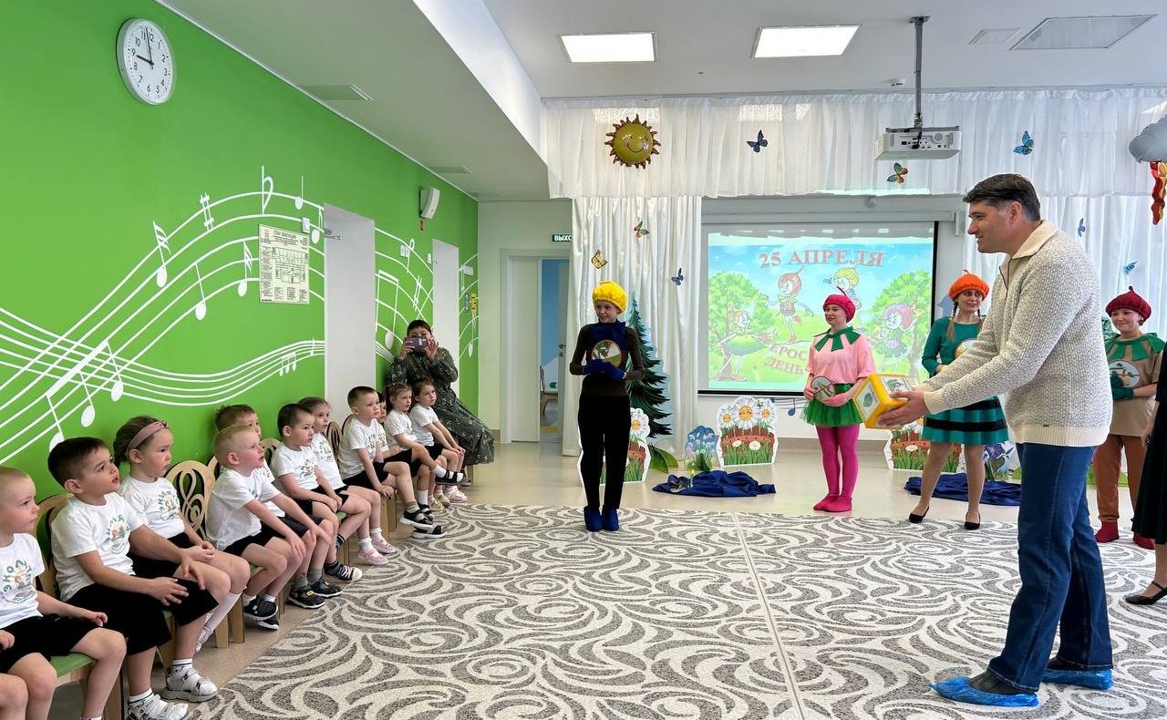 Владимир Пушкарев посетил детский сад «Северное сияние» в Салехарде