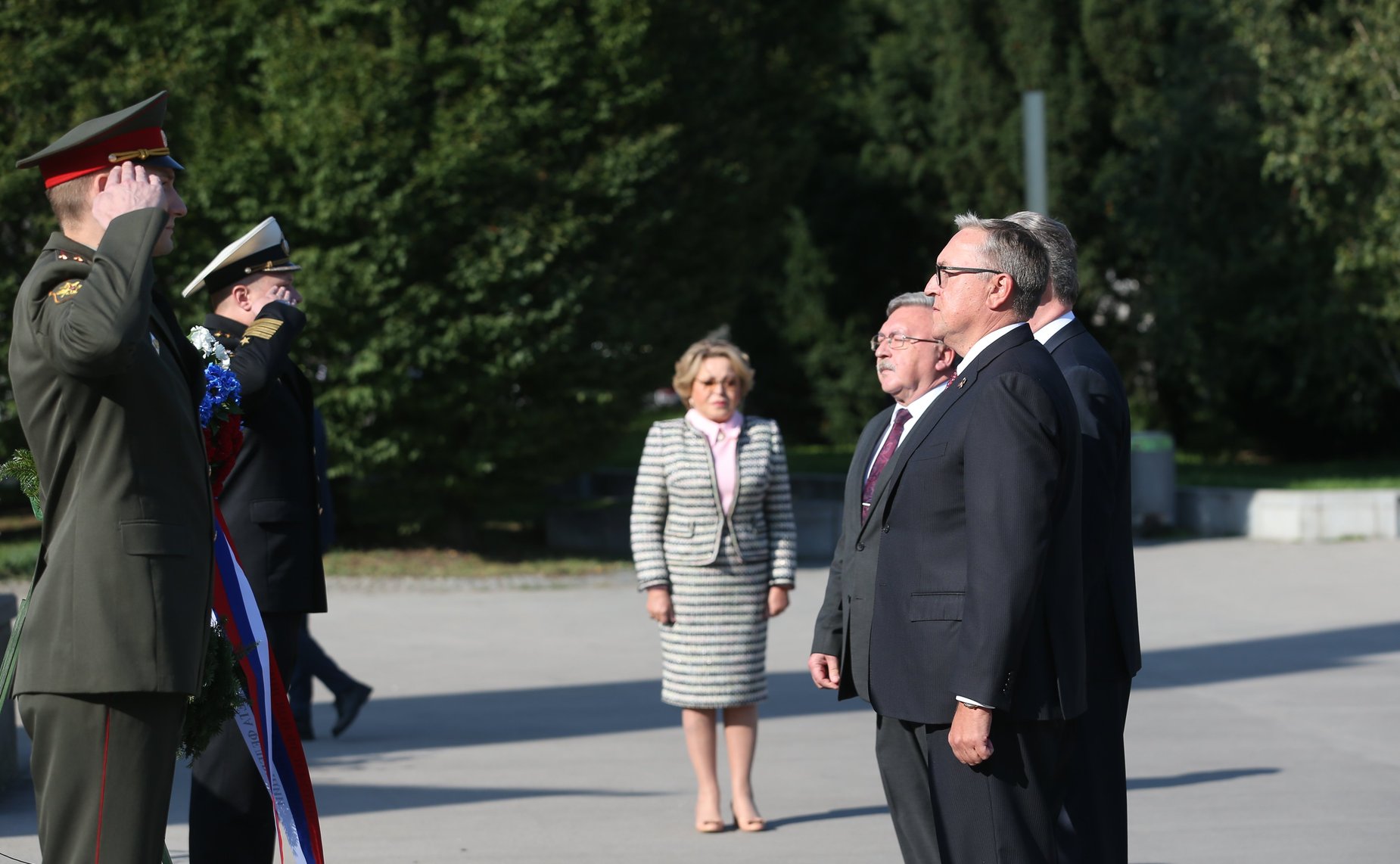 Делегация Совета Федерации во главе с Валентиной Матвиенко возложила венок к Мемориалу советским воинам, павшим при освобождении Вены