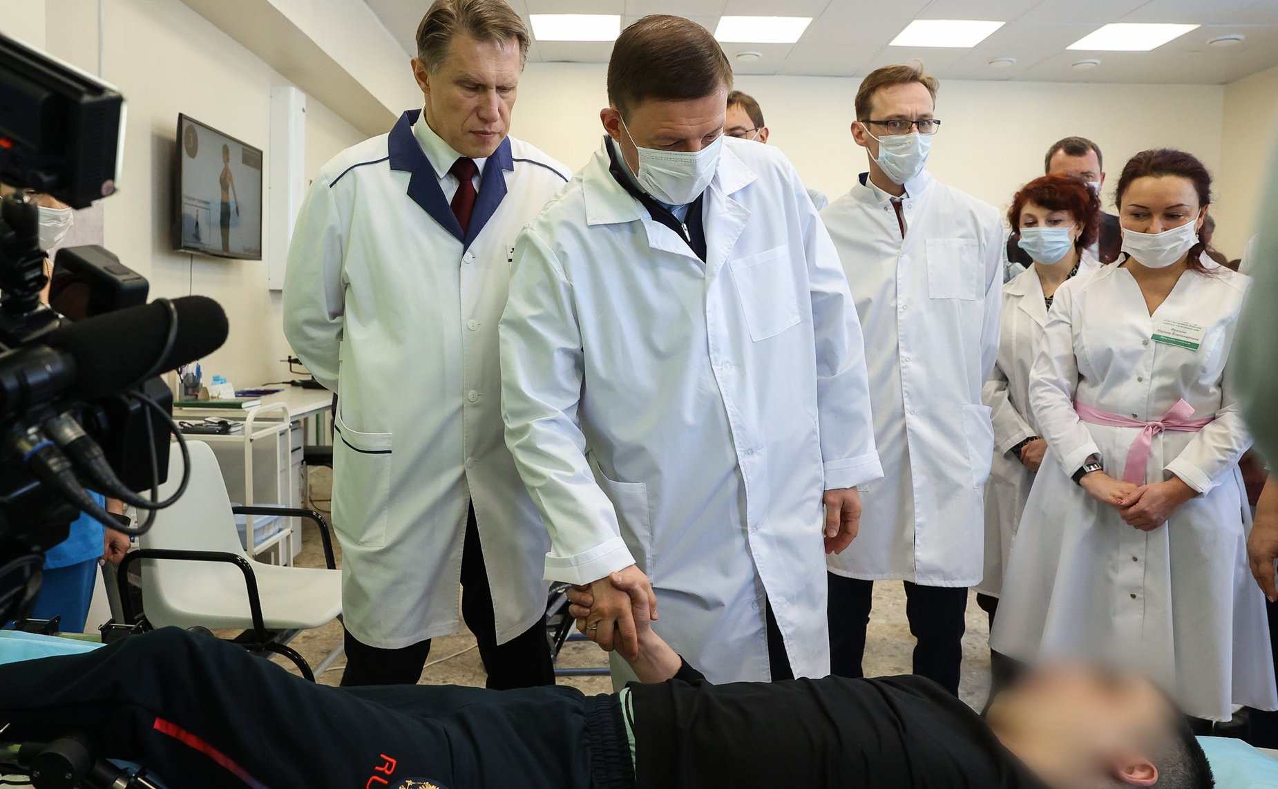 Первый заместитель Председателя СФ Андрей Турчак и заместитель Председателя СФ Николай Журавлев встретились с участниками СВО, проходящими реабилитацию в областном госпитале для ветеранов войн