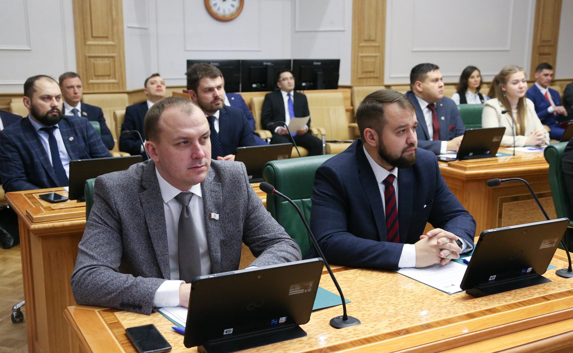 Первый заместитель председателя Комитета СФ по социальной политике Александр Варфоломеев провел встречу молодых парламентариев на тему «Время созидать. Молодежь как основа нового мира»