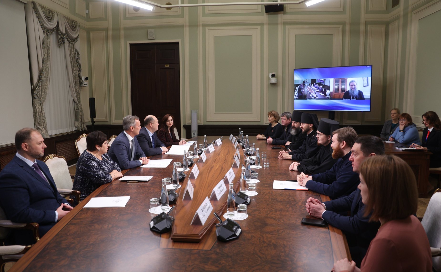 Церемония награждения участников X Парламентских встреч в рамках XXX Международных образовательных чтений на тему: «К 350-летию со дня рождения Петра I: секулярный мир и религиозность»