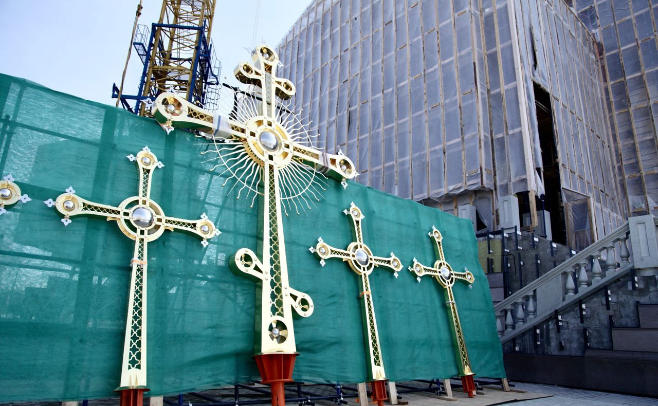 Маргарита Павлова приняла участие в церемонии освящения крестов для центрального купола строящегося Кафедрального собора Рождества Христова в Челябинске