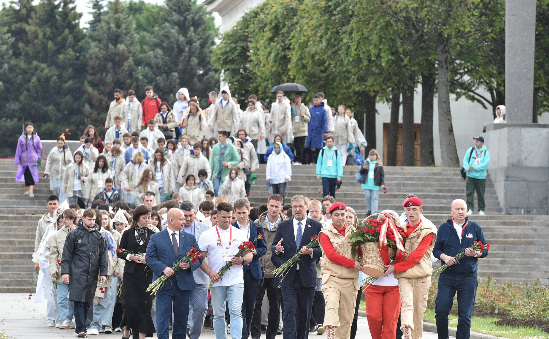 Участники проекта «Поезд Памяти» посетили Пискаревское мемориальное кладбище
